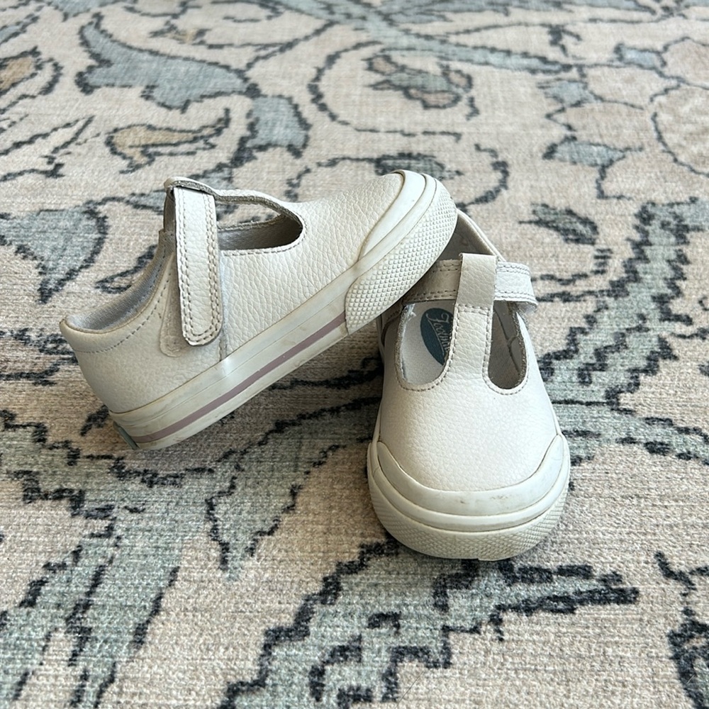 COPY - FootMates - white leather - Drew - Mary Jane - size 4 - GUC